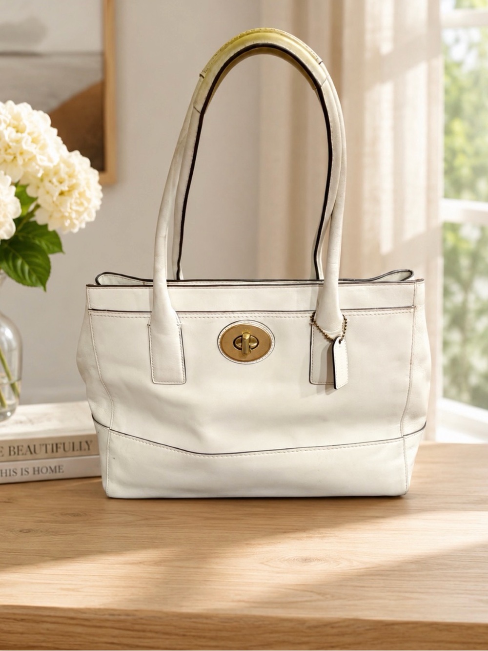 Coach Classic White Leather Tote shoulder Bag with Gold tone Turn-Lock 11554